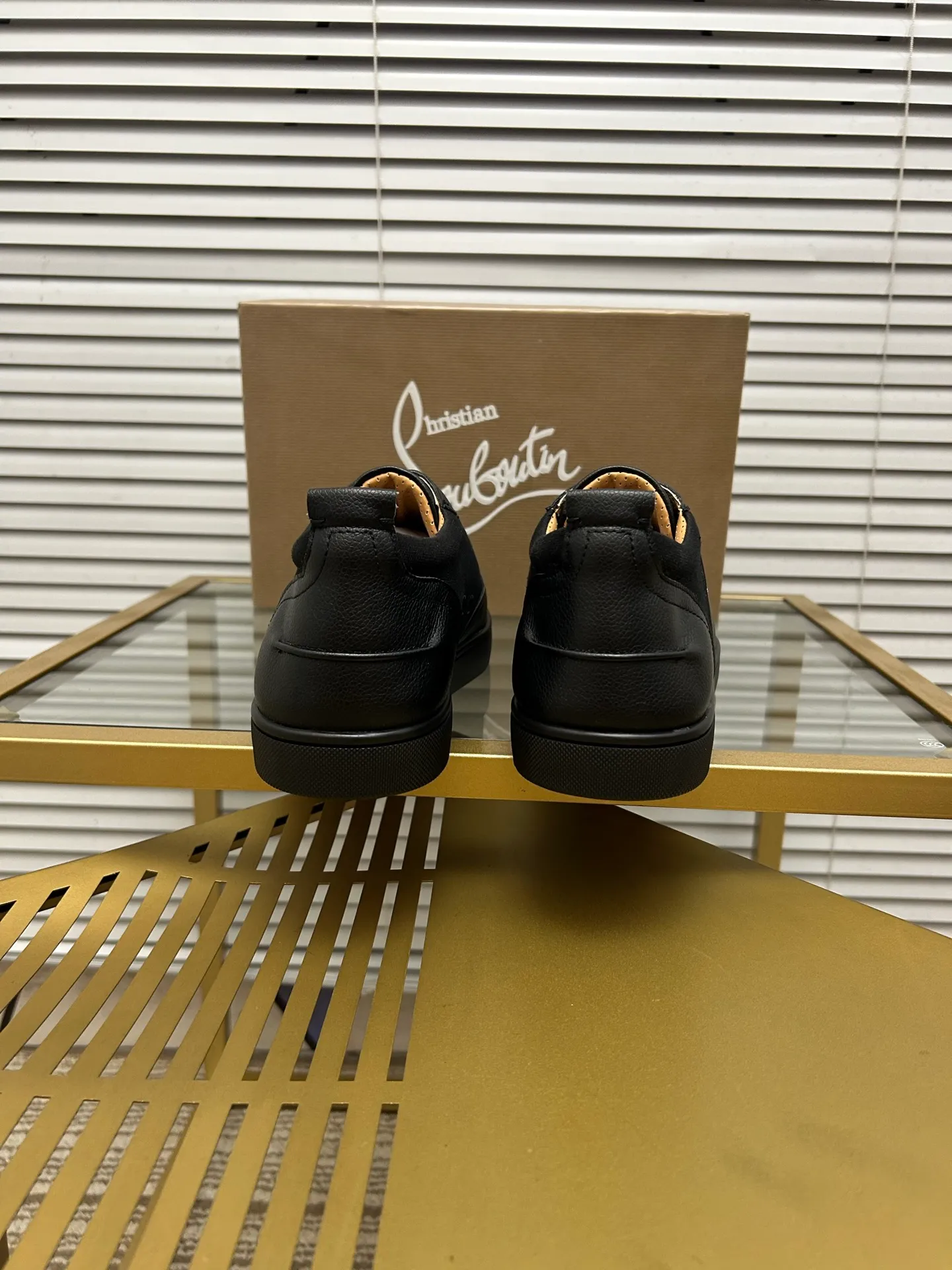 (Customized model) Ex-factory price is 520. christian louboutin (CL red sole shoes) counter series, casual sneakers for couples 📢 📢 📢 Exclusive hot style release 🎈🎈💪 Movable latex feet 👻 Finished outsole line [Proud] 😝Female 35-40# Male 38#-46, global supply😝 [Top version]: Original imported genuine leather upper, top original leather lining, original molded TPU outsole, original 1:1 detail processing, original shoe last,